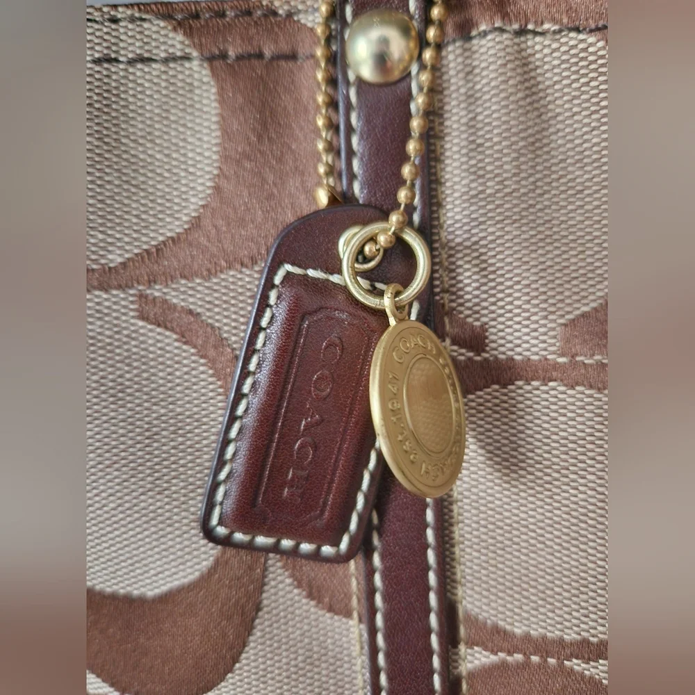 Coach Purse (2007), Excellent Condition!! Beautiful Interior Colors 👜 - Picture 3 of 12